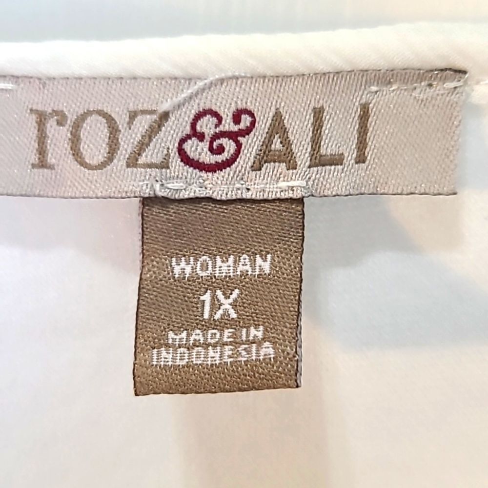 Roz & Ali White Blouse with Chiffon Overlay & Gold Bar Accent, Size 1X - Picture 8 of 9